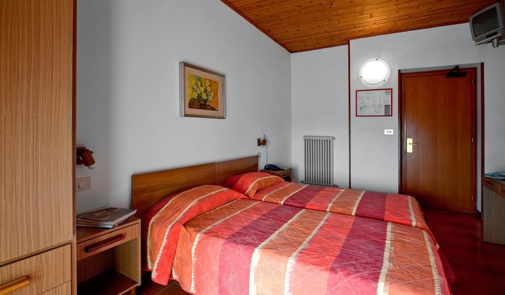 Albergo Villa Mimosa Torbole Sul Garda Zimmer foto